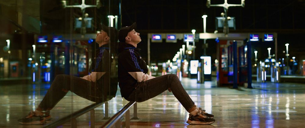 <span  class="uc_style_uc_tiles_grid_image_elementor_uc_items_attribute_title" style="color:#ffffff;">photo film tout va bien 4</span>