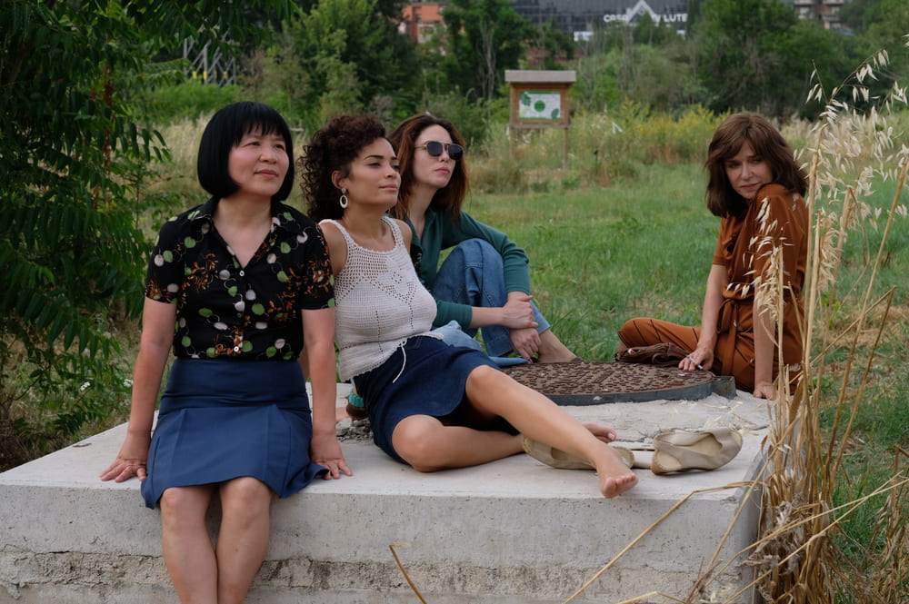 <span  class="uc_style_uc_tiles_grid_image_elementor_uc_items_attribute_title" style="color:#ffffff;">fuori (2)</span>