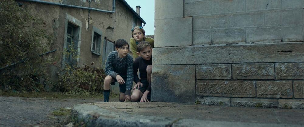 <span  class="uc_style_uc_tiles_grid_image_elementor_uc_items_attribute_title" style="color:#ffffff;">enfantsresistance7</span>