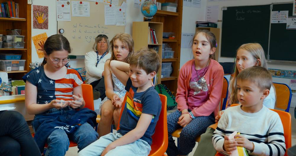 <span  class="uc_style_uc_tiles_grid_image_elementor_uc_items_attribute_title" style="color:#ffffff;">photo film ma toute petite école</span>