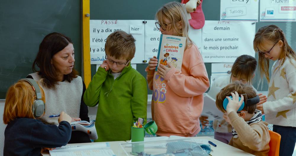 <span  class="uc_style_uc_tiles_grid_image_elementor_uc_items_attribute_title" style="color:#ffffff;">photo film ma toute petite école</span>